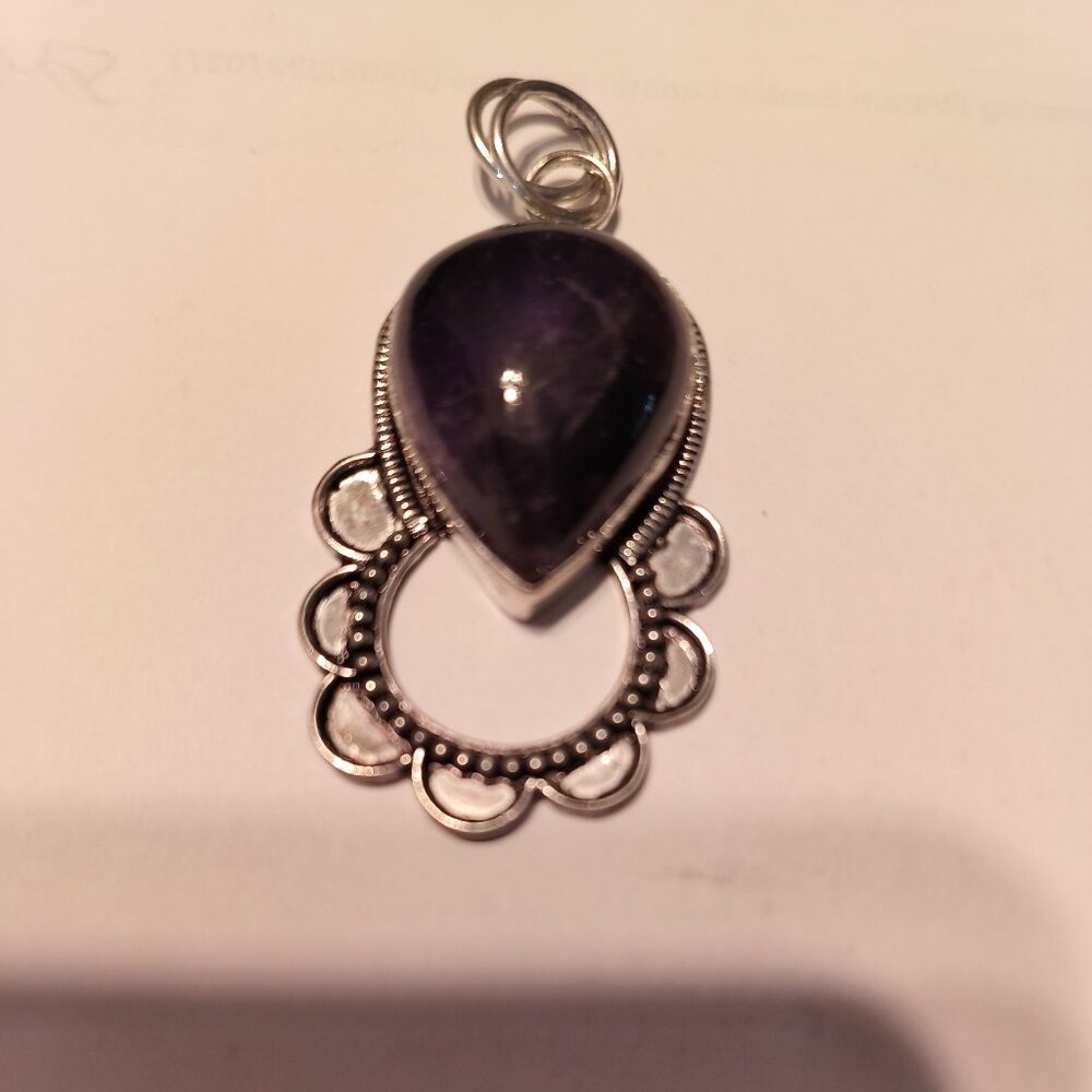 PURPLE AMETHYST PENDANT SET IN SILVER